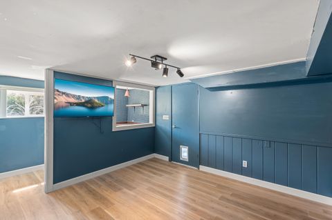 Tiny photo for 524 N Berkeley Way, Medford, OR 97504 (MLS # 220219527)