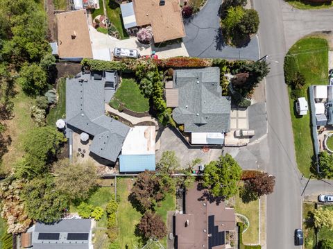Tiny photo for 524 N Berkeley Way, Medford, OR 97504 (MLS # 220219527)