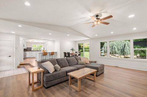 Tiny photo for 524 N Berkeley Way, Medford, OR 97504 (MLS # 220219527)