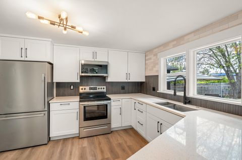 Tiny photo for 524 N Berkeley Way, Medford, OR 97504 (MLS # 220219527)