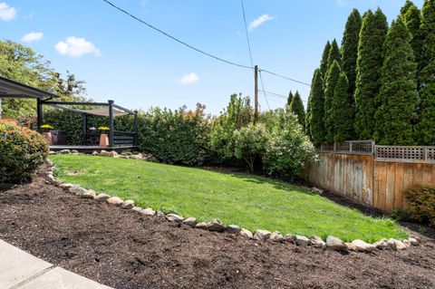 Tiny photo for 524 N Berkeley Way, Medford, OR 97504 (MLS # 220219527)