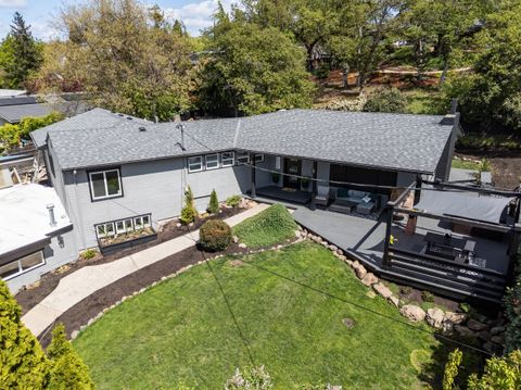 Tiny photo for 524 N Berkeley Way, Medford, OR 97504 (MLS # 220219527)