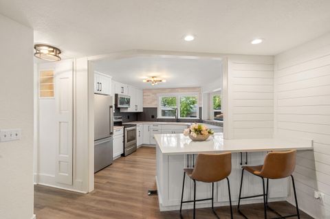 Tiny photo for 524 N Berkeley Way, Medford, OR 97504 (MLS # 220219527)