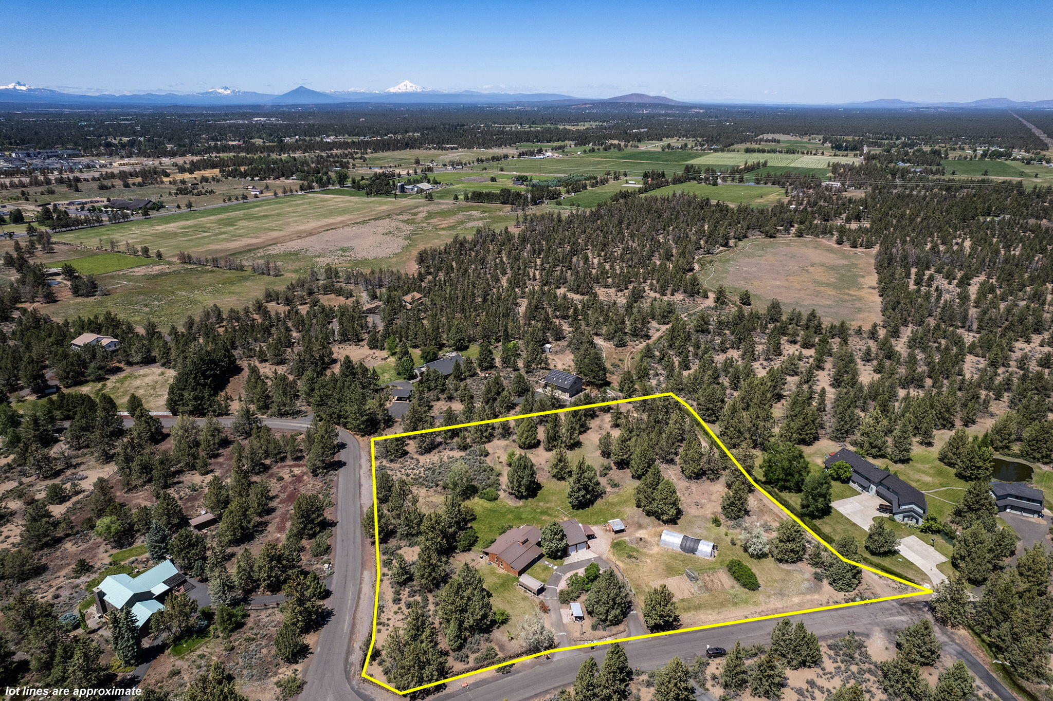 Los Serranos - Residential