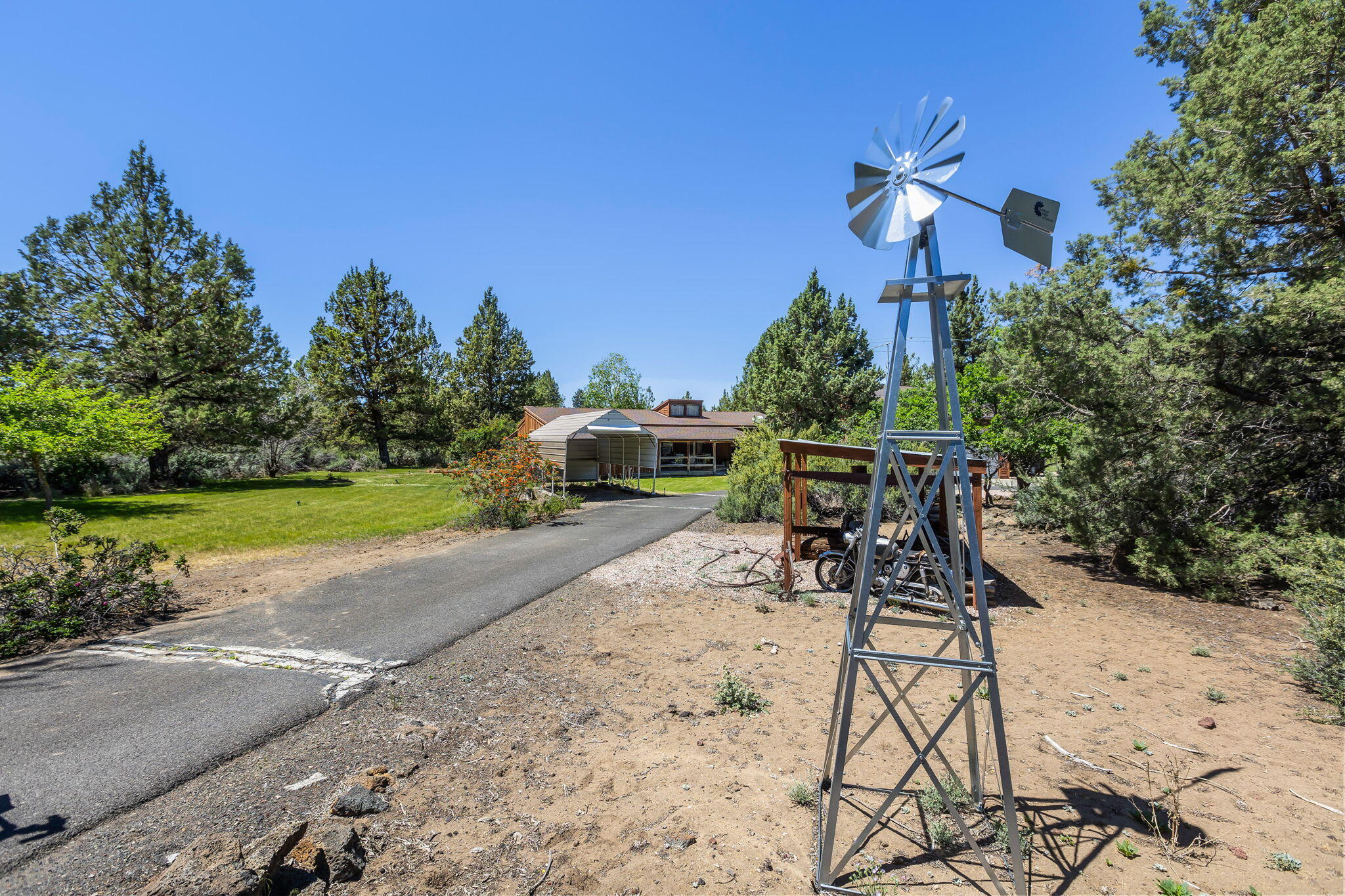 Los Serranos - Residential