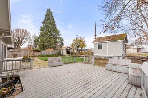 Tiny photo for 907 Comet Avenue, Central Point, OR 97502 (MLS # 220212847)
