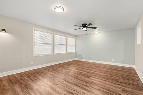 Tiny photo for 907 Comet Avenue, Central Point, OR 97502 (MLS # 220212847)