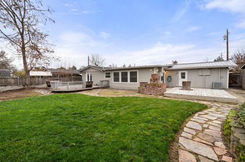 Tiny photo for 907 Comet Avenue, Central Point, OR 97502 (MLS # 220212847)