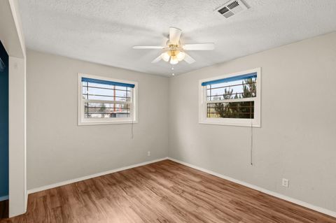 Tiny photo for 907 Comet Avenue, Central Point, OR 97502 (MLS # 220212847)