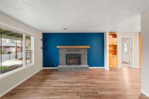 Tiny photo for 907 Comet Avenue, Central Point, OR 97502 (MLS # 220212847)