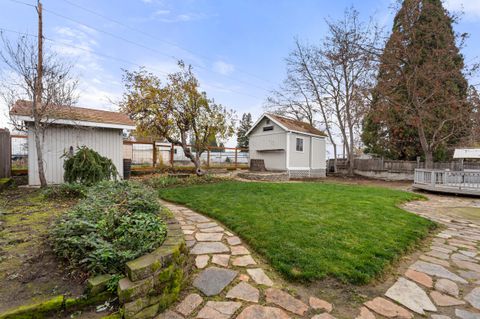 Tiny photo for 907 Comet Avenue, Central Point, OR 97502 (MLS # 220212847)