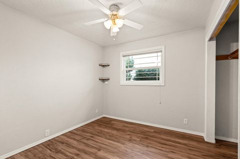 Tiny photo for 907 Comet Avenue, Central Point, OR 97502 (MLS # 220212847)