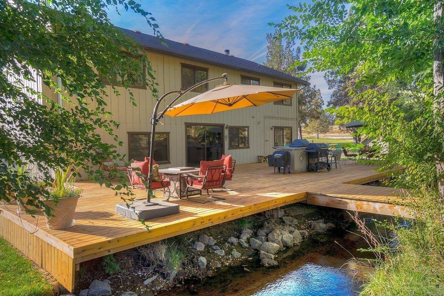 Must see Horse/Cow Setup!4 bed 3 bath home w/ Triple car garage & detached 4 car shop.Guest house,Amazing Barn w/5 standard stalls & 2 birthing stalls,Huge Tack room w/1/2 bath,washer& dryer,12 ton Hay storage.Infrared heat in barn. Free standing hot walker,Turn outs on stalls,3 additional turnouts by barn & 8 Large turn outs w/underground Irrig by the 60' round pen & 100x180' outdoor arena.19 acres of cow pasture all fenced /cross fenced. All Irrig set up so no moving pipes!add. features attached in docs.