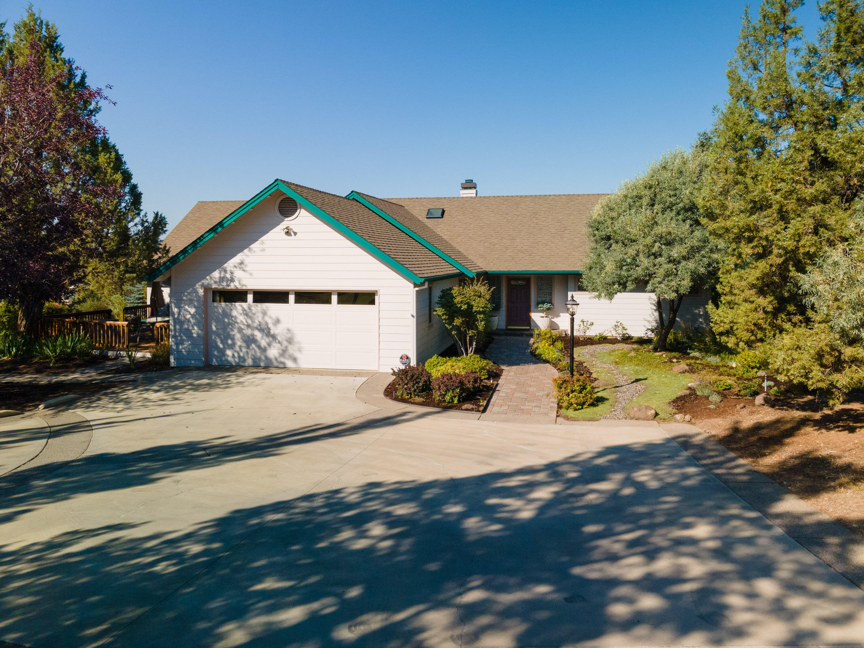 Hunts Three Sisters - Residential