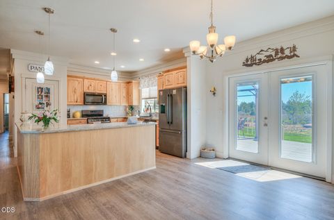 Tiny photo for 60900 Jennings Road, Bend, OR 97702 (MLS # 220223149)