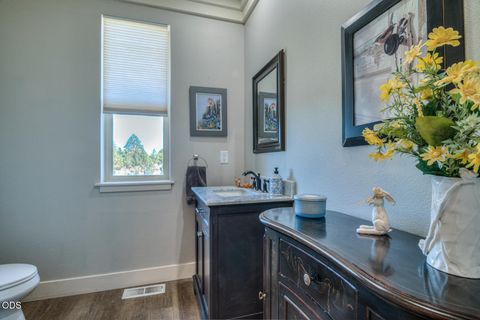 Tiny photo for 60900 Jennings Road, Bend, OR 97702 (MLS # 220223149)