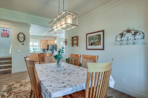 Tiny photo for 60900 Jennings Road, Bend, OR 97702 (MLS # 220223149)