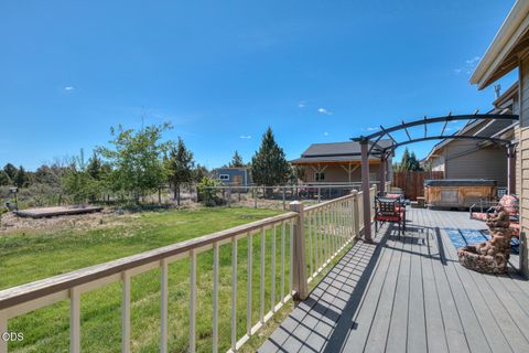 Tiny photo for 60900 Jennings Road, Bend, OR 97702 (MLS # 220223149)