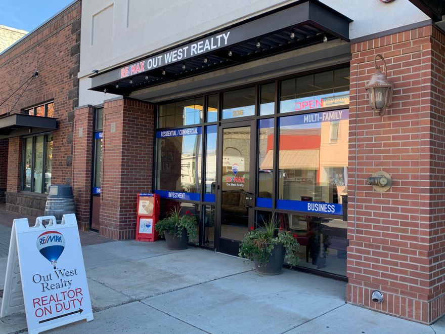 Position your business in the heart of downtown Prineville with this versatile 1,890 sq ft commercial space on Main Street. Featuring excellent street
frontage, this property offers maximum visibility in a high-traffic location. Inside, you'll find multiple private offices plus open workspace, with flexibility to reconfigure or modify the layout to suit your business needs. Ideal for professional offices, retail, or service-oriented businesses looking to take advantage of strong Main Street exposure. Bring your vision and make this space work for you.

Highlights: 1,890 sq ft of usable space * Prominent Main Street frontage * Multiple private offices with adaptable layout * High-visibility location in
downtown Prineville

Lease Terms: Base Rent: $1.00 per sq ft/month * NNN: $0.25 per sq ft/month * Total: $1.25 per sq ft/month