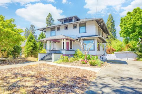 746 NW 6TH Street Grants Pass OR 97526