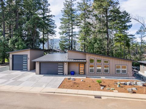 Photo of 407 Selah Lane, Cave Junction, OR 97523 (MLS # 220222674)