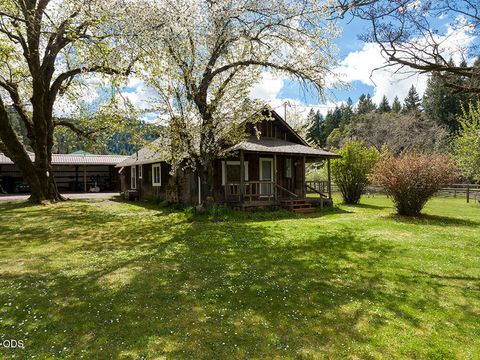 Tiny photo for 910 Reeves Creek Road, Selma, OR 97538 (MLS # 220223573)