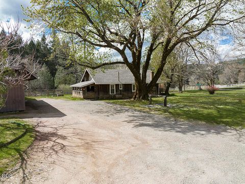 Tiny photo for 910 Reeves Creek Road, Selma, OR 97538 (MLS # 220223573)