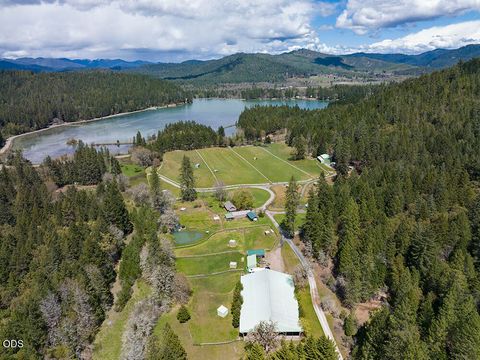 Photo of 910 Reeves Creek Road, Selma, OR 97538 (MLS # 220223573)