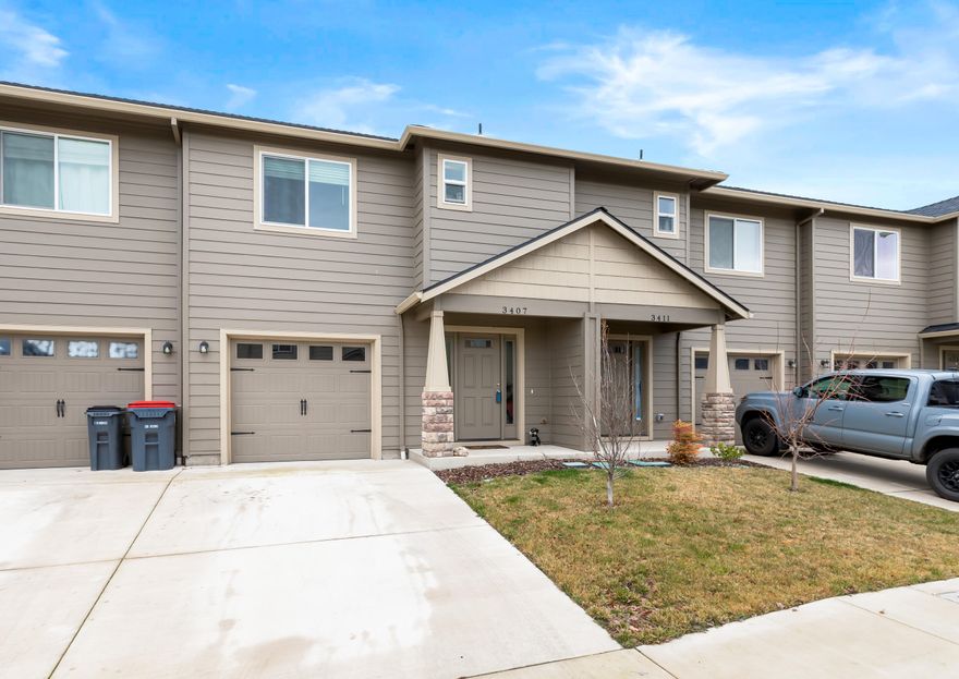 Newer 2 bed 2 bath townhome