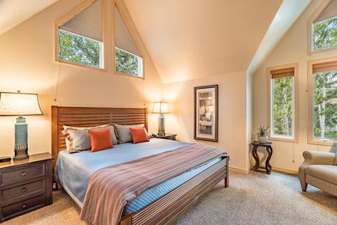 Tiny photo for 57086 Peppermill Circle #36-D, Sunriver, OR 97707 (MLS # 220219730)