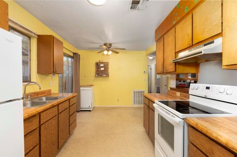 Tiny photo for 22 SW Elm Street, Grants Pass, OR 97526 (MLS # 220217659)