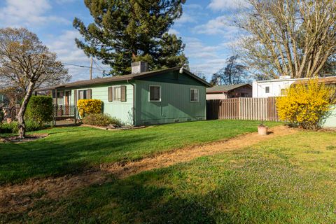Tiny photo for 22 SW Elm Street, Grants Pass, OR 97526 (MLS # 220217659)