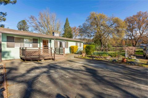 Tiny photo for 22 SW Elm Street, Grants Pass, OR 97526 (MLS # 220217659)