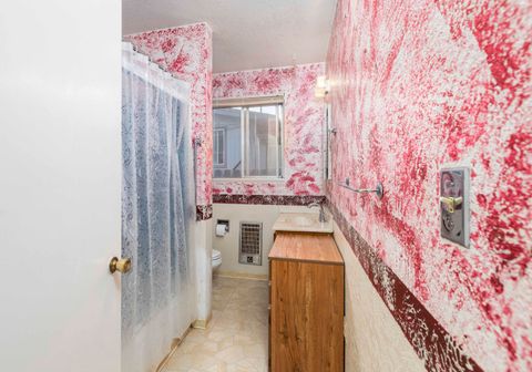 Tiny photo for 22 SW Elm Street, Grants Pass, OR 97526 (MLS # 220217659)