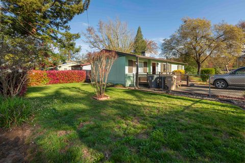 Tiny photo for 22 SW Elm Street, Grants Pass, OR 97526 (MLS # 220217659)