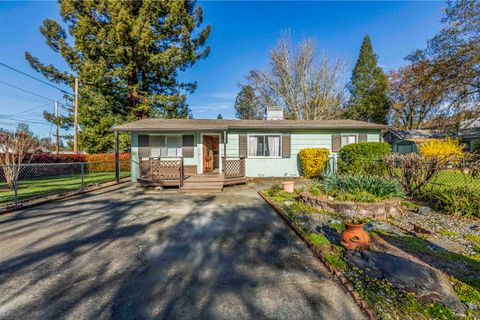 Photo of 22 SW Elm Street, Grants Pass, OR 97526 (MLS # 220217659)
