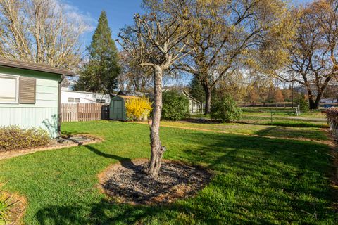 Tiny photo for 22 SW Elm Street, Grants Pass, OR 97526 (MLS # 220217659)