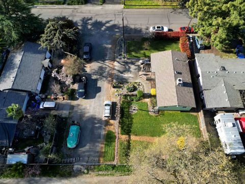 Tiny photo for 22 SW Elm Street, Grants Pass, OR 97526 (MLS # 220217659)