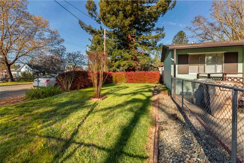 Tiny photo for 22 SW Elm Street, Grants Pass, OR 97526 (MLS # 220217659)