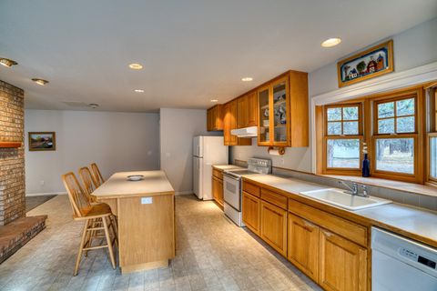 Tiny photo for 63510 Gold Spur Way, Bend, OR 97703 (MLS # 220211124)