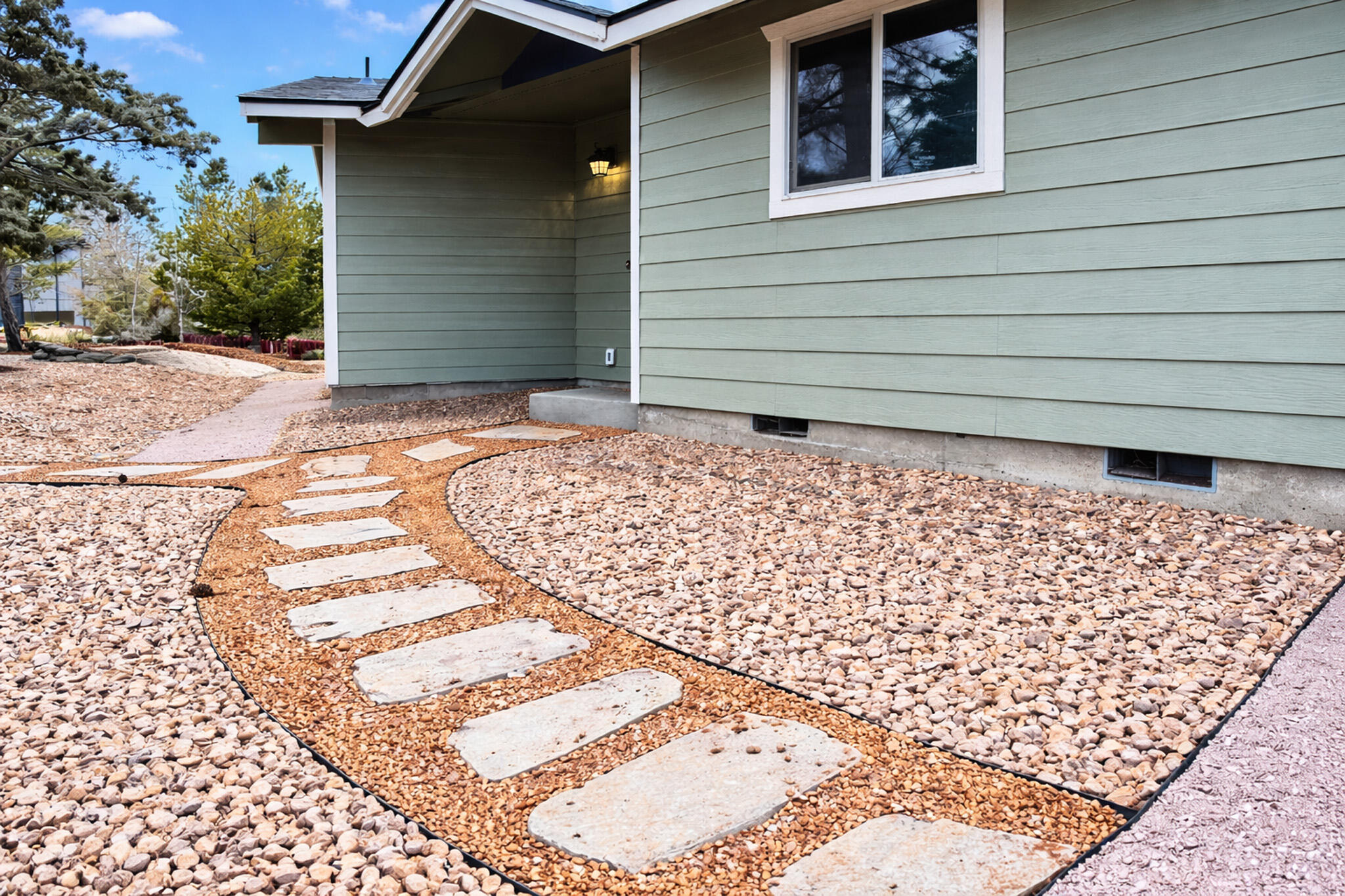 3487 SW Wickiup Avenue