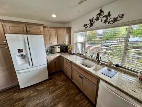 Tiny photo for 126 SW Vicki Lane, Grants Pass, OR 97526 (MLS # 220211957)