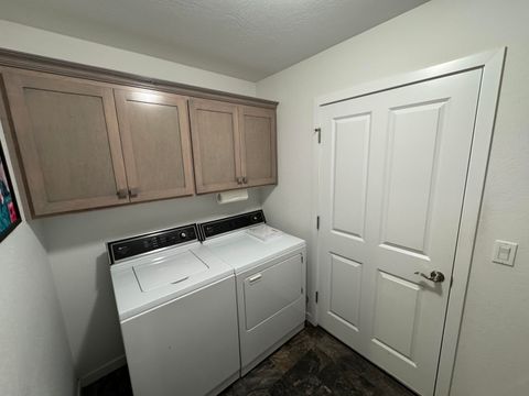 Tiny photo for 126 SW Vicki Lane, Grants Pass, OR 97526 (MLS # 220211957)