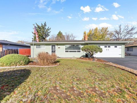 Tiny photo for 6245 Climax Avenue, Klamath Falls, OR 97603 (MLS # 220211854)