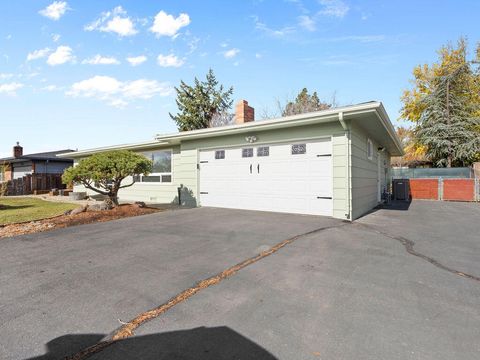 Tiny photo for 6245 Climax Avenue, Klamath Falls, OR 97603 (MLS # 220211854)