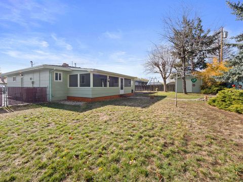 Tiny photo for 6245 Climax Avenue, Klamath Falls, OR 97603 (MLS # 220211854)