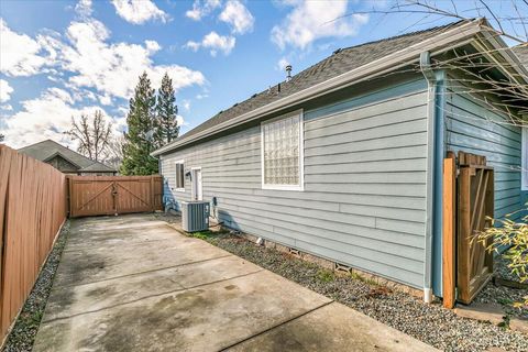 Tiny photo for 142 Whispering Drive, Grants Pass, OR 97527 (MLS # 220213079)