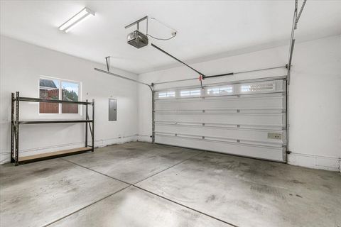 Tiny photo for 142 Whispering Drive, Grants Pass, OR 97527 (MLS # 220213079)