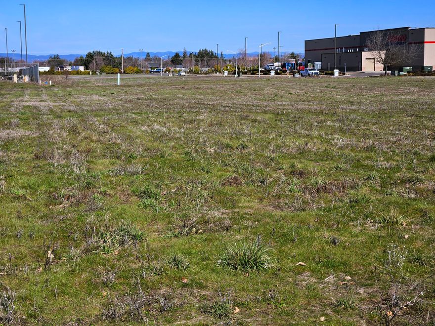 Adjacent to the new Amazon Distribution Center, and just down from Central Point' Costco location... this level M-1 zoned parcel allows for a multitude of developments. Utilities at the property. Logistically ideal, less than 5 miles to Interstate 5 and Rogue Valley International Airport, and all other major commercial developments. Ready for development!