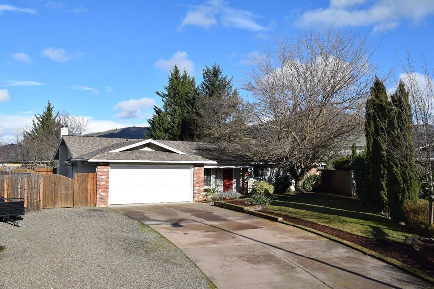 Great East Medford home in the Lone Pine school district located in a peaceful cul-de-sac. This home has ample parking with room for RV. The big backyard and patio are perfect for entertaining or playing with room left over for the gardener to enjoy the raised planting beds.